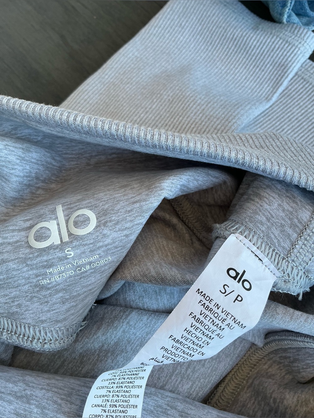 Alo Yoga High-Waist Alosoft Lounge Leggings, size Small - Picture 7 of 10